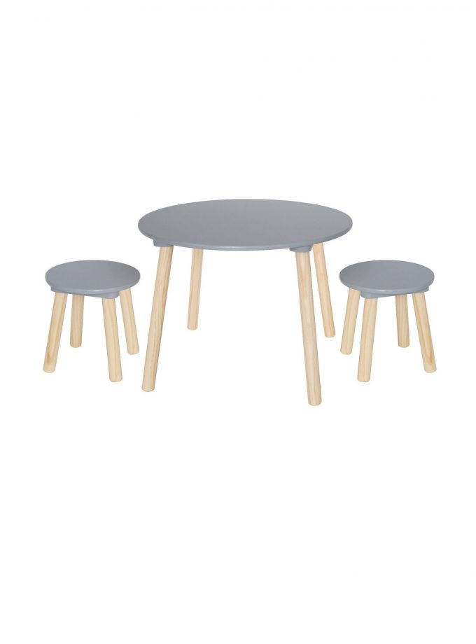 Pilkas medinis stalas su kėdėmis